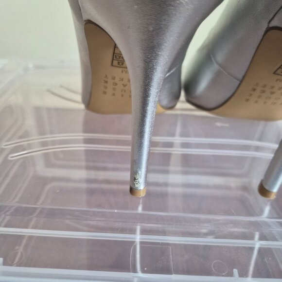 White House Black Market Silver Pumps, Leather, Size 8 1/2 - Picture 8 of 12